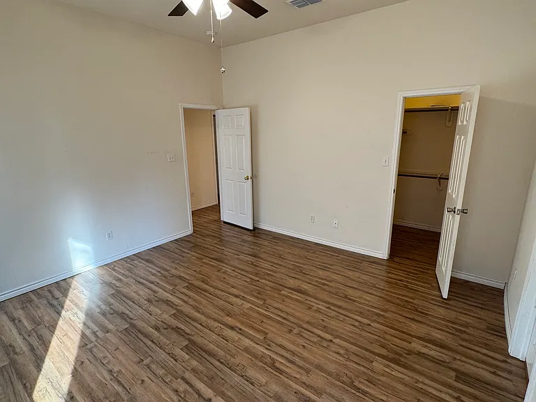 4719 Castleman Dr — Photo 8
