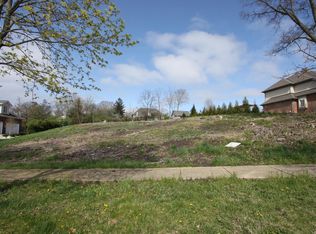 9250 Forest Edge Dr, Burr Ridge, IL 60527