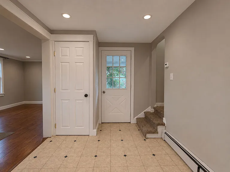 124 E Church St — Photo 10