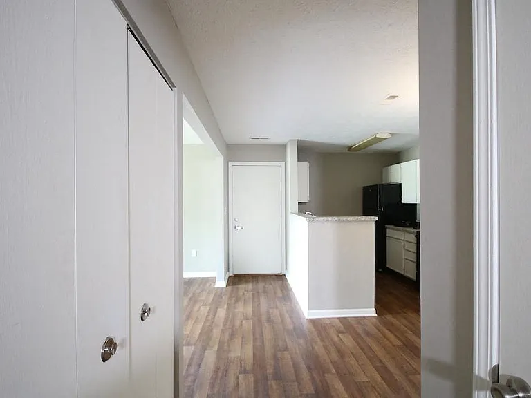 Hazelton Apartments — Photo 9