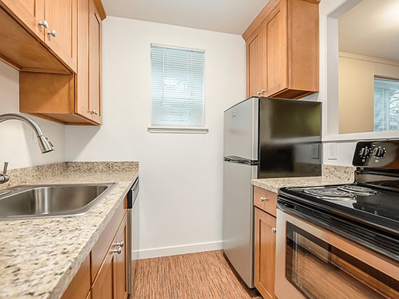 3rd image of 831 W Nickerson St #17382422