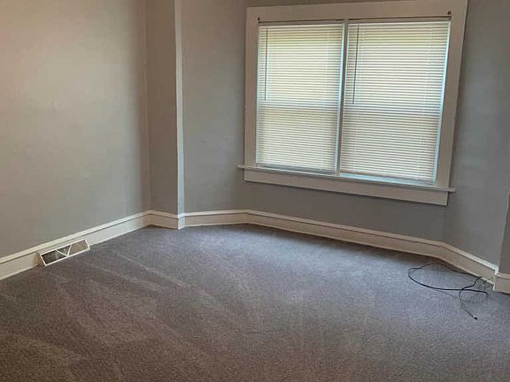 4th image of 206 Stroud St