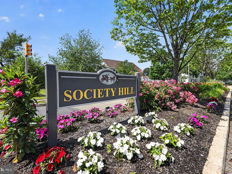 1st image of 633 Society Hl
