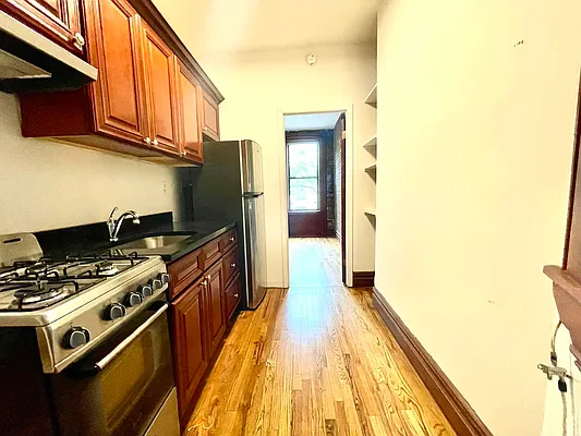 Rented by Bond New York | media 8