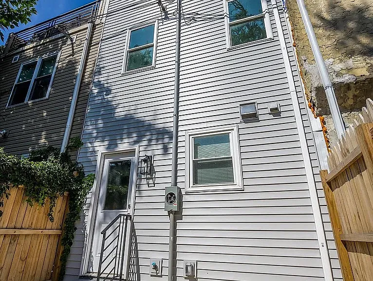 2212 Greenwich St — Photo 6