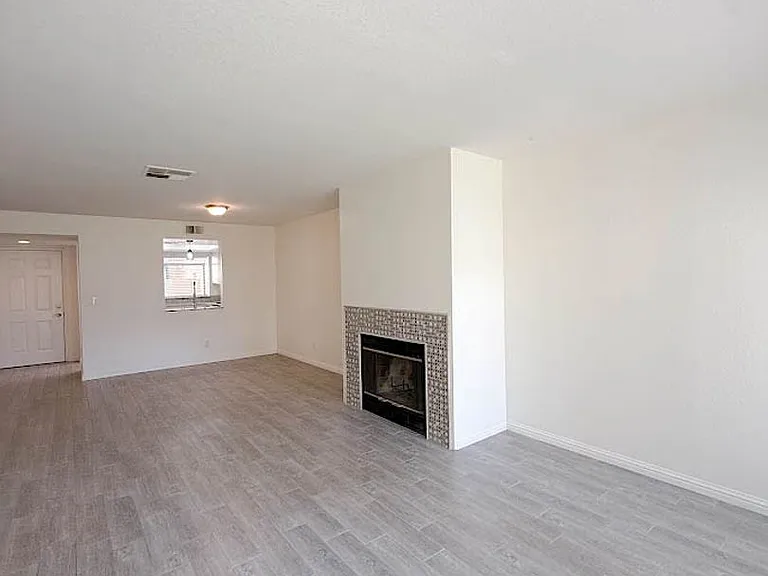 14500 Las Palmas Dr #32 — Photo 6