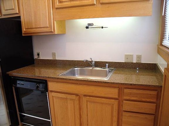 5th image of 205 2nd Ave APT 9
