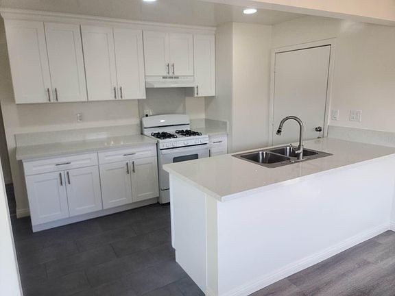 4th image of 1438 Vineland Ave APT F
