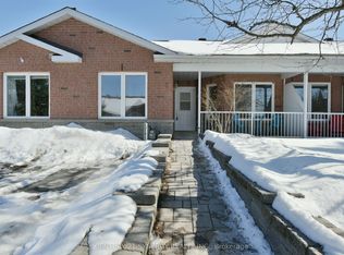 7 Weaver Cres, Ottawa, ON K2K 3E1