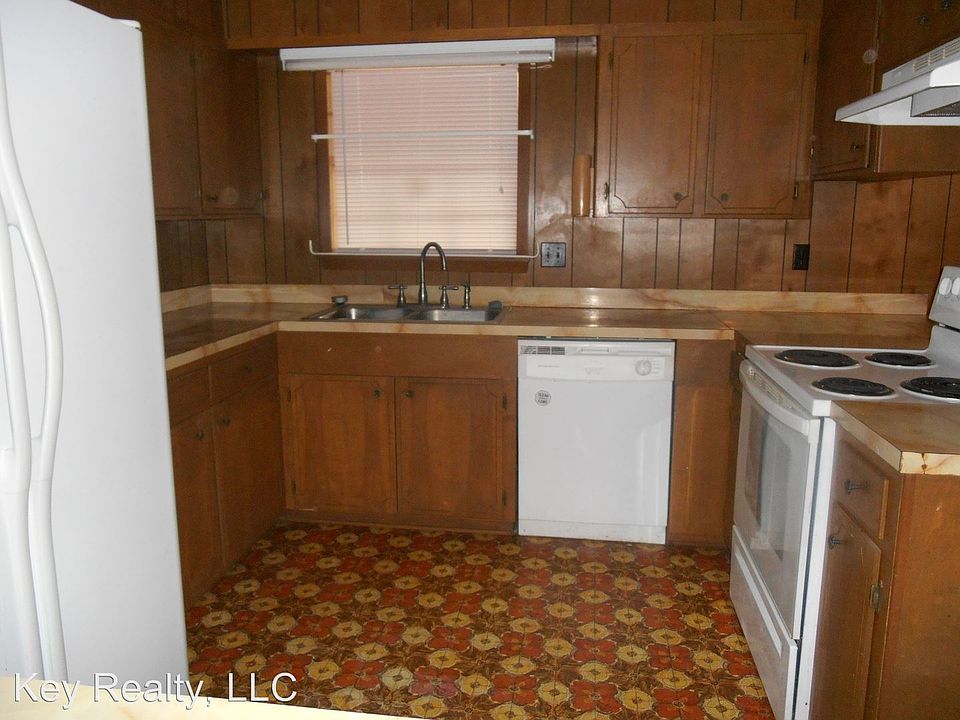 2nd image of 474 Edgewood Dr