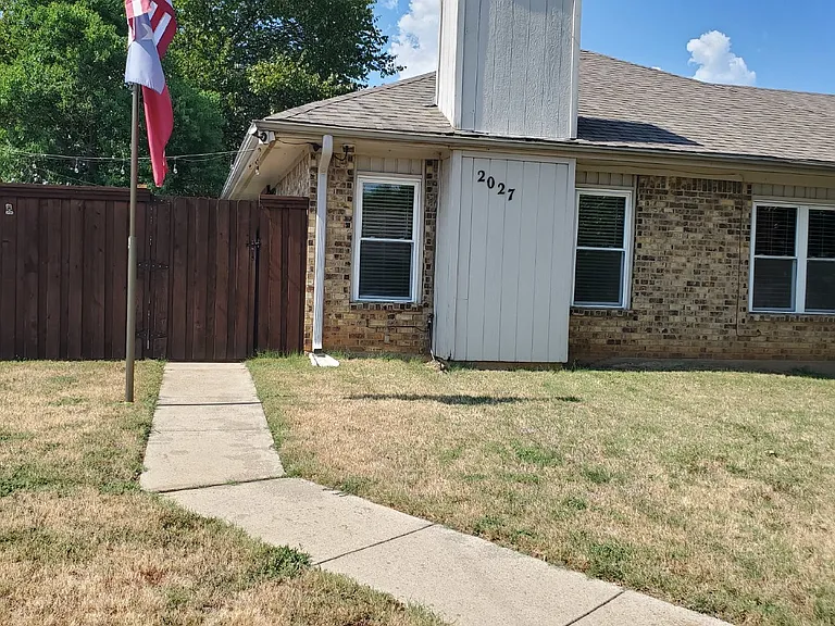 2027 Parkside Ct — Photo 9