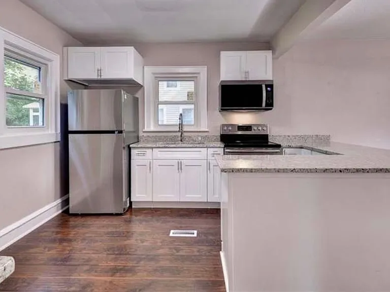 255 Lasalle Ave — Photo 6