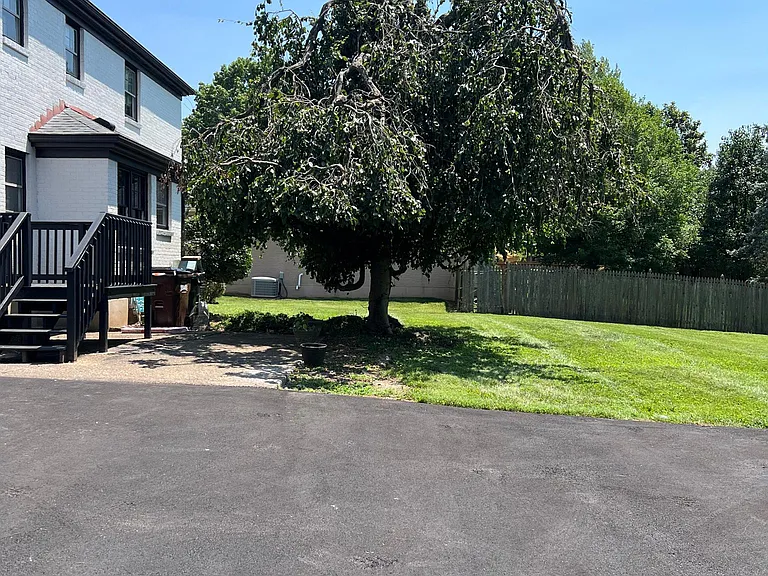 2406 Chattesworth Ln — Photo 18