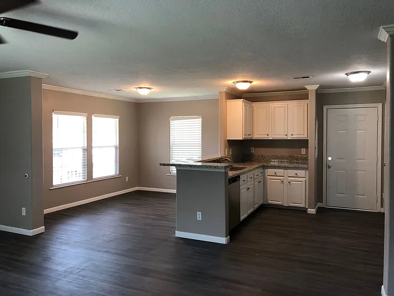 109 Varsity Dr — Photo 19