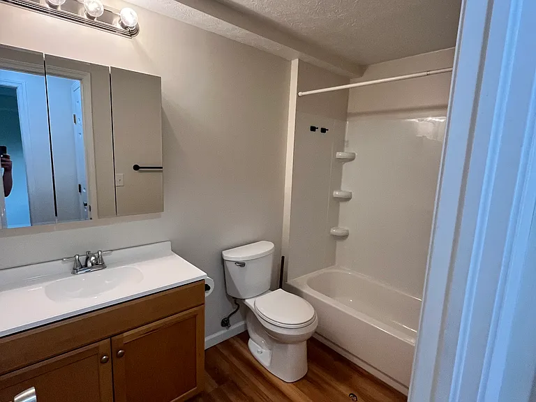 4208 Shore Dr #4 — Photo 7