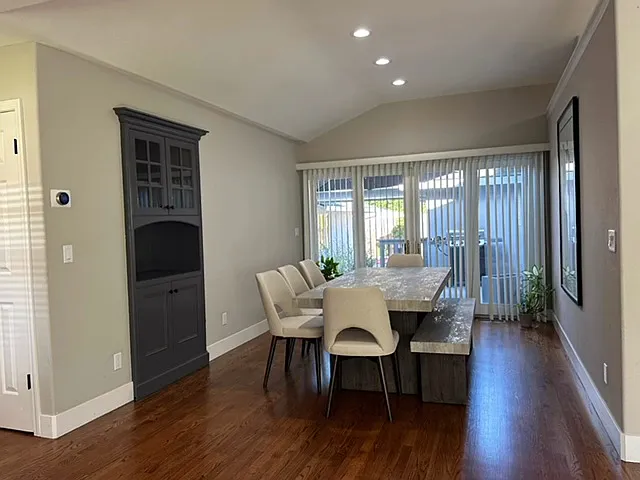 3 bed, 2.5 bath, 2300 sqft, $7,495 — Photo 2