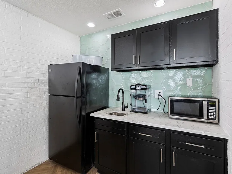 Leasing Center