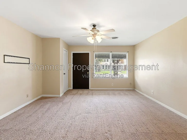 8406 Highcrest Dr — Photo 3