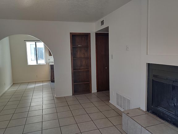 2nd image of 536 Palomas Dr SE APT B