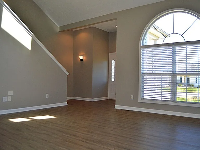 717 Springfield Blvd — Photo 2