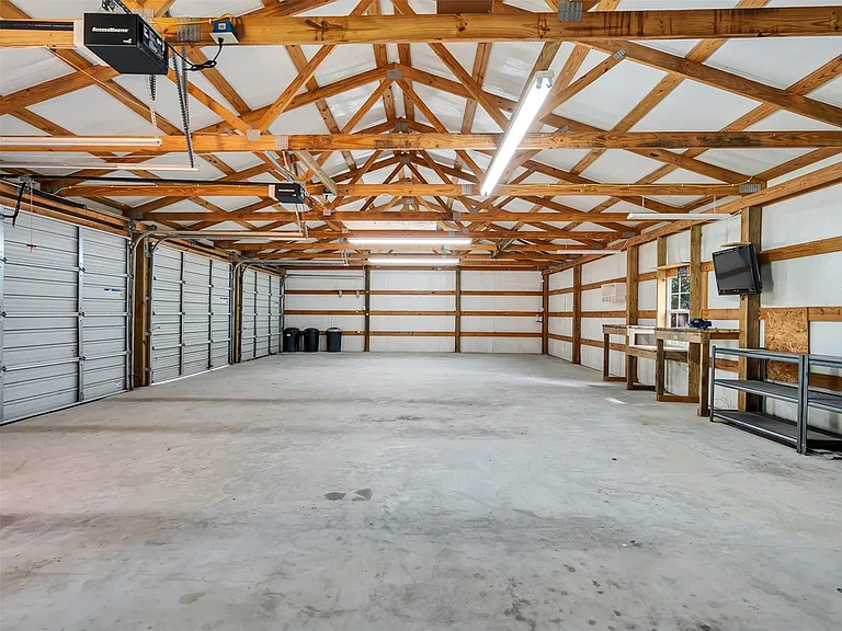 18085 Lake Dr E — Photo 7