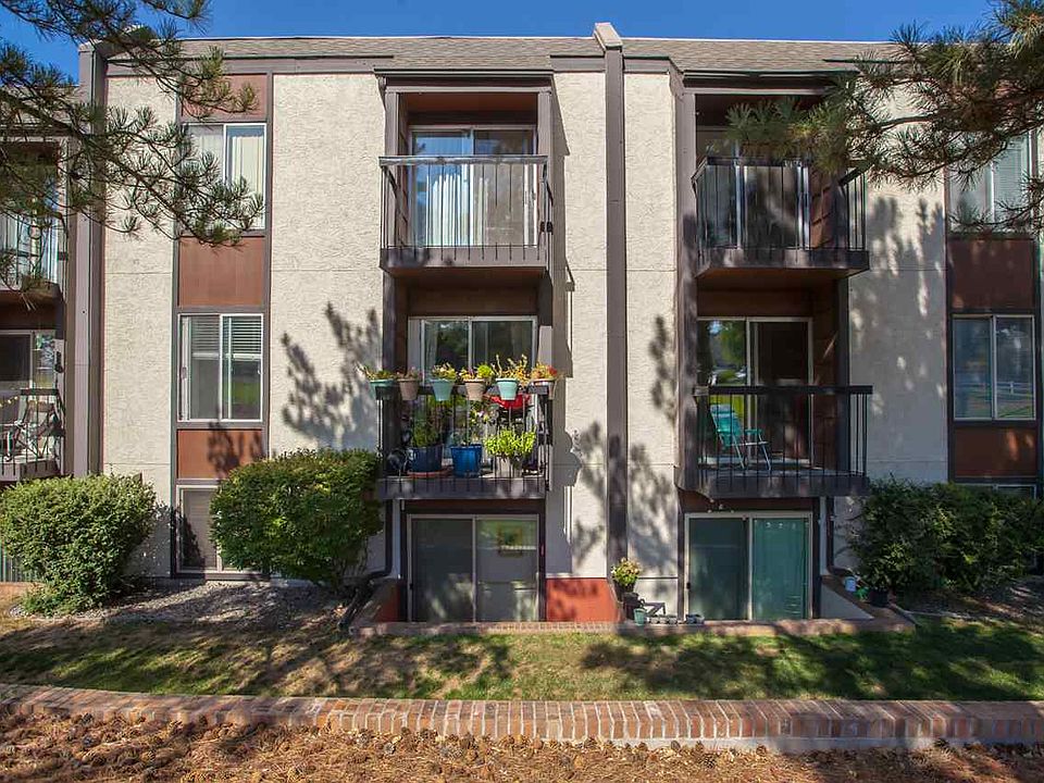1st image of 3156 Lakeside Dr APT 205