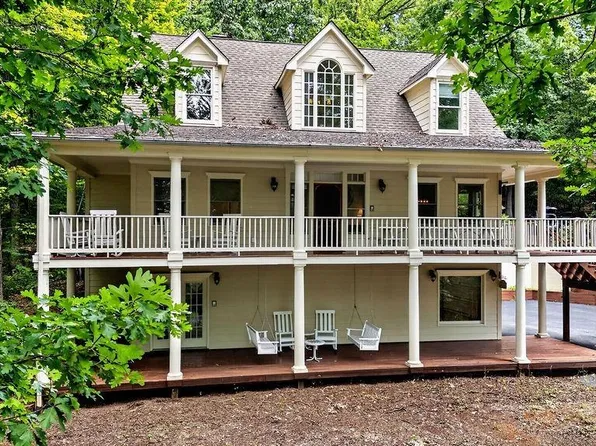 118 Stoney Crk W, Nellysford, VA 22958