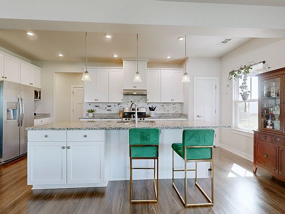 4th image of 15 Kilkham Ct