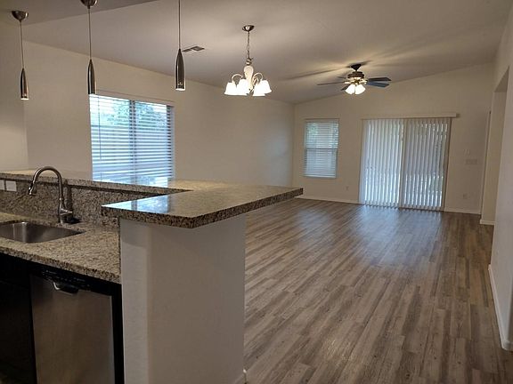 4th image of 2079 E Saddlebrook Ct