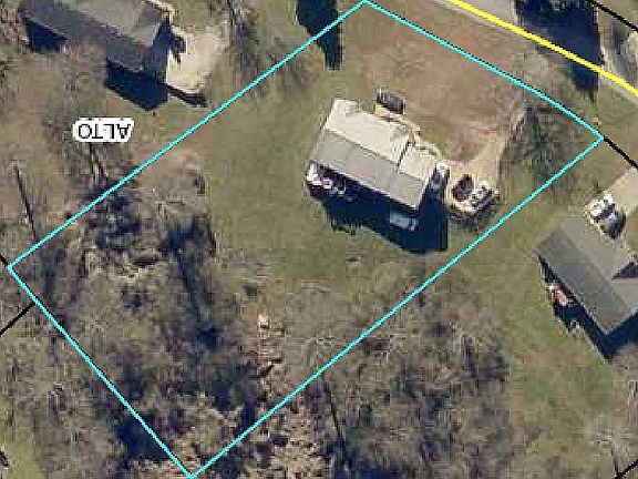 2nd image of 209 Cook St
