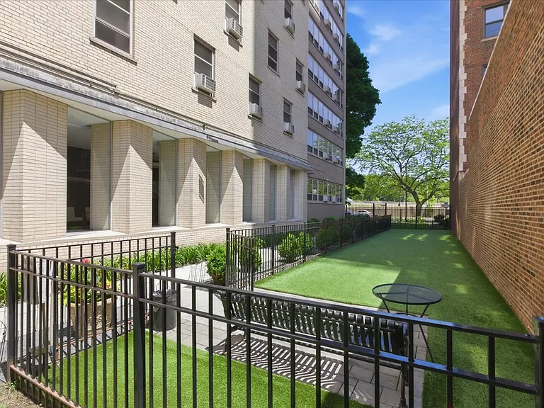 3950 N Lake Shore Dr #2027 — Photo 14