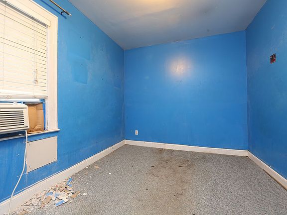 5th image of 11828 219th St