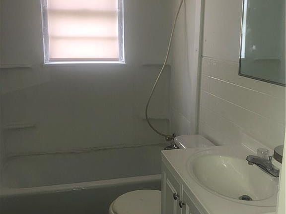 5th image of 1206 E Se 2nd Ave