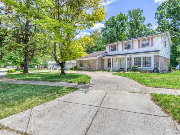 22999 Valley View Dr, Southfield, MI 48033