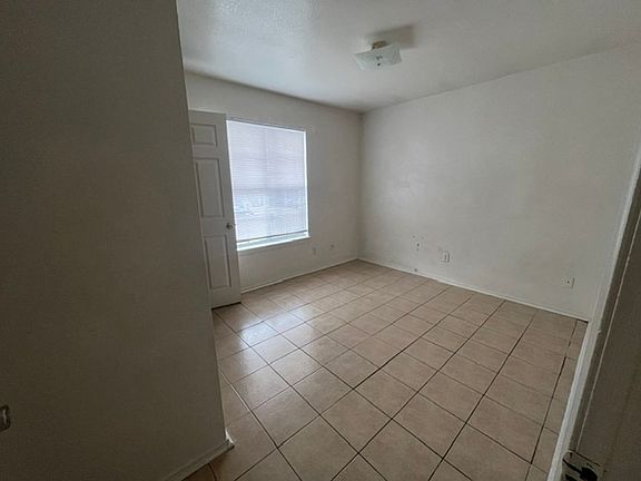 3rd image of 3408 Barcelona Dr