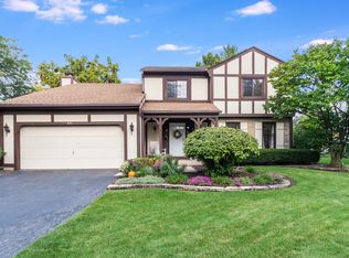 471 Newport Dr, Naperville, IL 60565