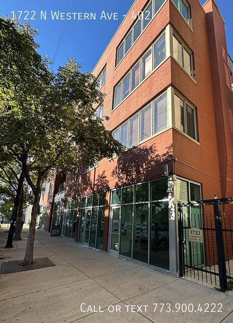 Bucktown/Wicker Park 2 bed 2 bath with garage parking, fiber internet and in unit laundry included — Photo 1