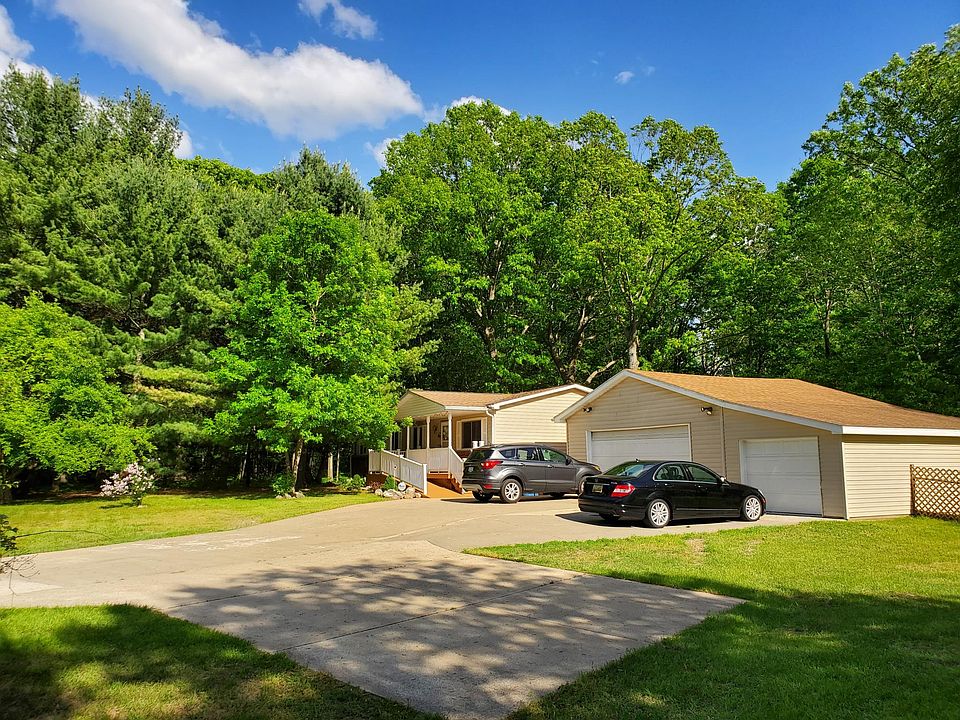 2 stall garage for tenant with extra off driveway parking for 2 more cars. Owner reserves the 1 stall garage.
