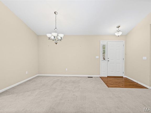 5th image of 2398 Fountain Dr