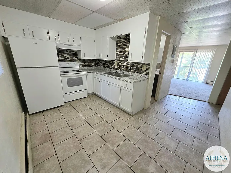 701 Watkins Dr — Photo 5