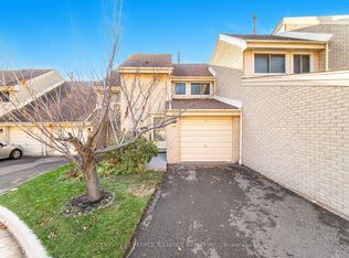 4171 Glen Erin Dr #25, Mississauga, ON L5L 2G3