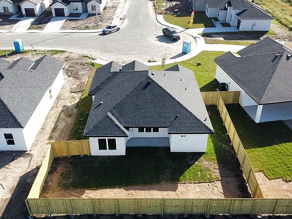 2nd image of 17921 Spruce Dr
