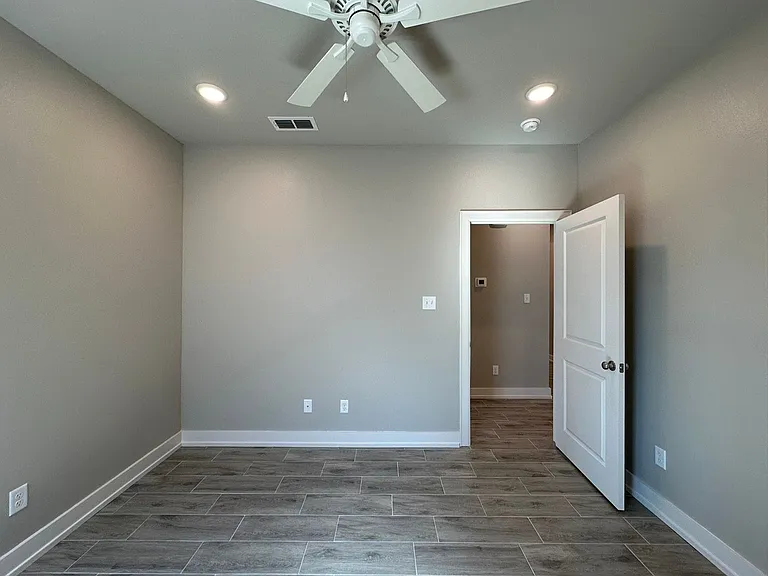 205 Lindsey Ln — Photo 16