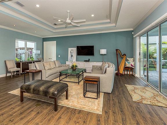 4th image of 1779 Lancashire Dr