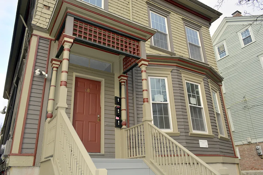 4 bed, $3,600 — Photo 1