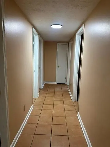 5 bed, 2.0 bath, 2240 sqft, $2,100 — Photo 4