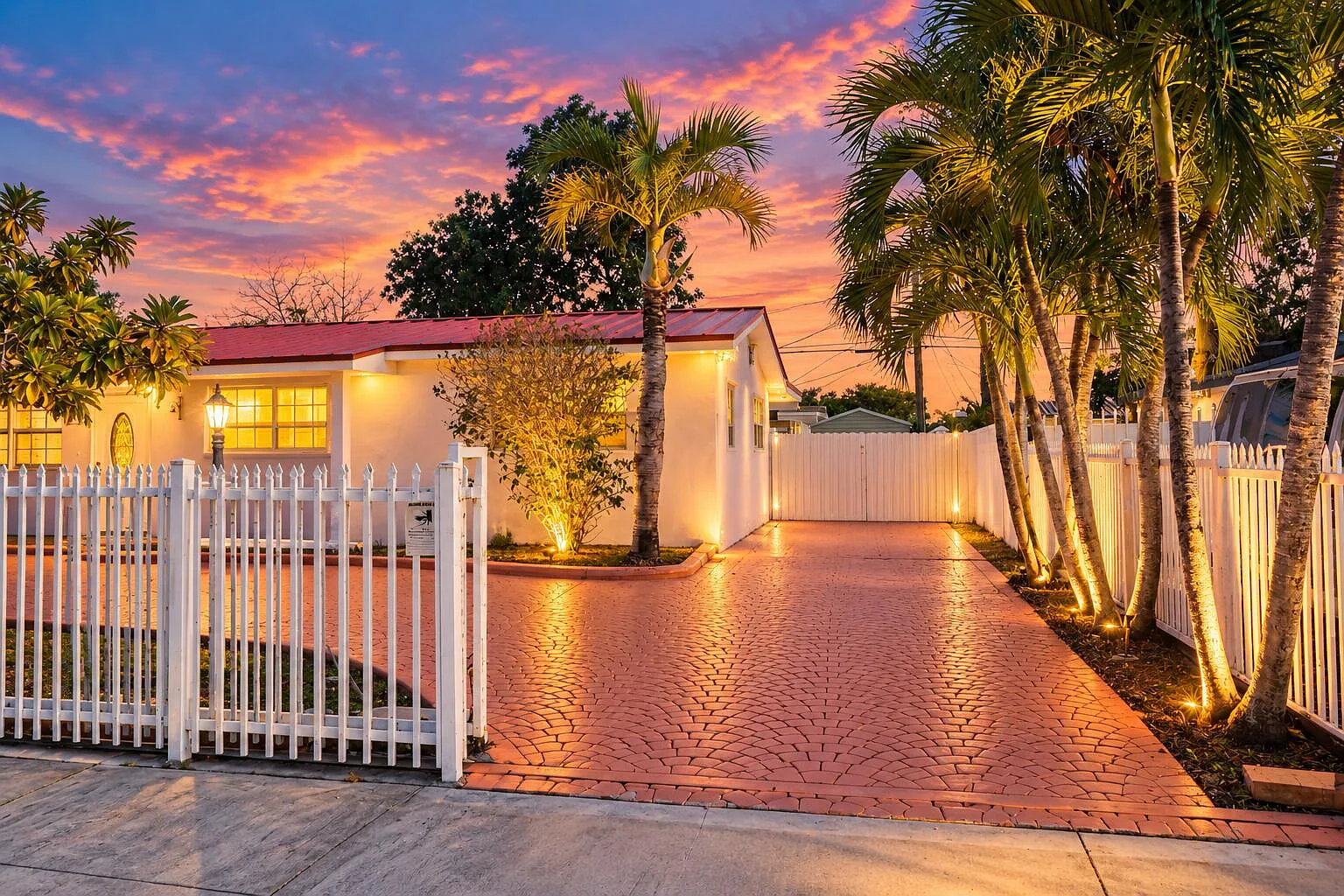 3 bed, 2.0 bath, 1969 sqft, $3,600 — Photo 3