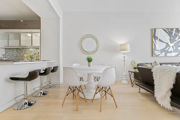 Sold by Luxian International Realty LLC | media 23