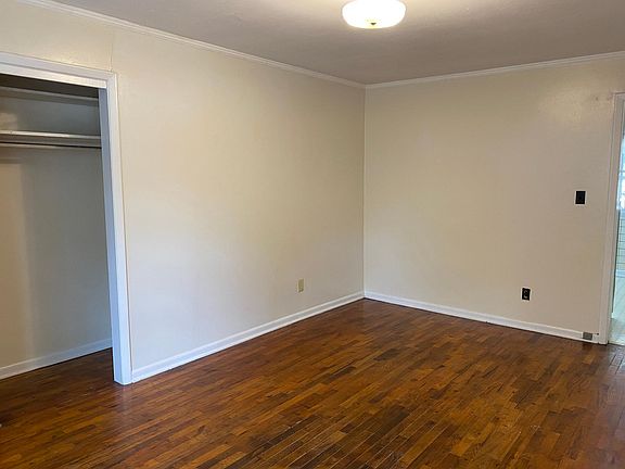 2nd image of 403 E Buchanan St