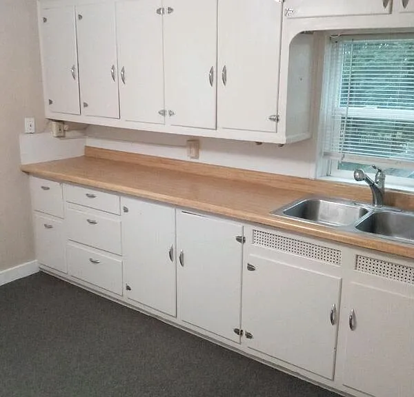 610 Church Ave — Photo 2